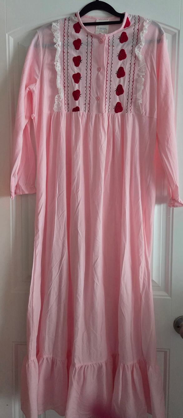 Vintage ILGWU Pink Strawberry Embroidered Nightgown Lace Trim Ruffle Size 11